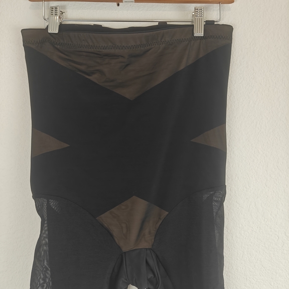 Honeylove SuperPower Shapewear Shorts XL | High-Waist Sculpting Seamless Shorts - Picture 7 of 11